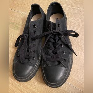 Women’s Size 8 Black Converse